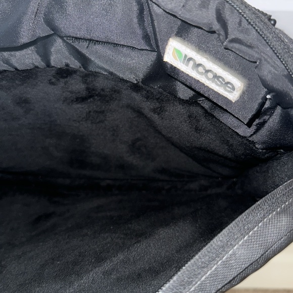 Incase - Compass Brief Case and Laptop Case - Picture 8 of 10